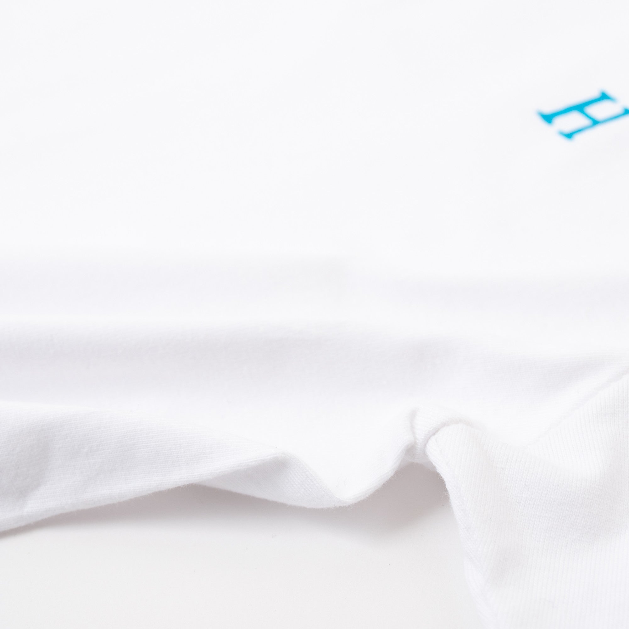 【特価S/XSのみ】HILLTON RICH(ヒルトンリッチ）メンズ カットソー  H刺繍Tシャツ　white×turquoise